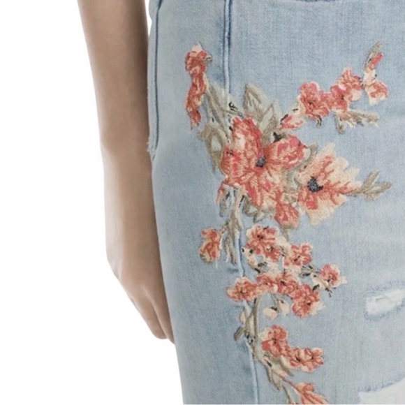 WHBM The Girlfriend Floral Embroidered Cropped Jeans - Picture 2 of 13